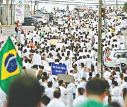 Cerca de 3 mil pessoas se reuniram no Palácio da Abolição e seguiram até o Jardim Japonês. Também foi exigida a realização de concursos