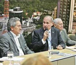  Evaldo Bringel, à esquerda, foi empossado ontem, na Assembleia Legislativa, como presidente da Câmara Setorial da Fruticultura do Ceará