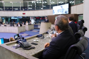 Deputados presentes na sessão plenária da Assembleia Legislativa