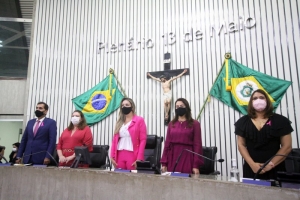 Sessão solene em homenagem ao Movimento Outubro Rosa no Ceará