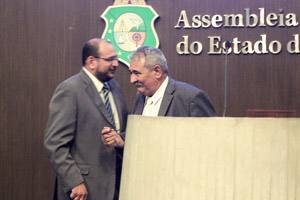 O deputado Mário Hélio não concordou com as observações feitas pelo deputado Antônio Carlos, quando esse disse que o ex-presidente Lula foi o responsável pela construção do Brasil como uma grande nação