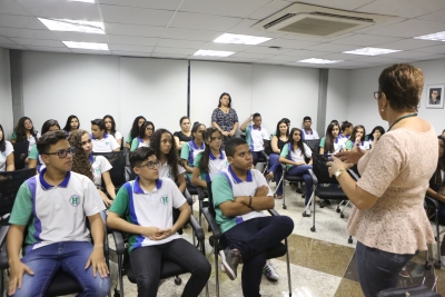 Projeto O Parlamento e sua História recebe alunos da Escola Heráclito de Castro