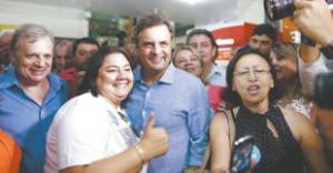 Aécio Neves ao lado de Tasso Jereissati fizeram campanha nos municípios do Crato e Juazeiro do Norte, no último fim de semana. Antes, no mesmo espaço, quem esteve foi Eduardo Campos e os candidatos ao Governo do Ceará