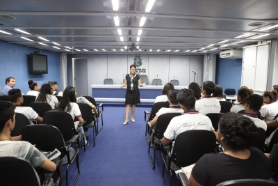 Assembleia recebe a visita de estudante do Liceu do Ceará