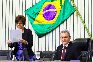 Leitura do expediente na abertura da sessão plenária desta quinta-feira