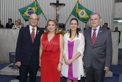 João Soares Neto recebe a medalha Edson Queiroz em solenidade na AL