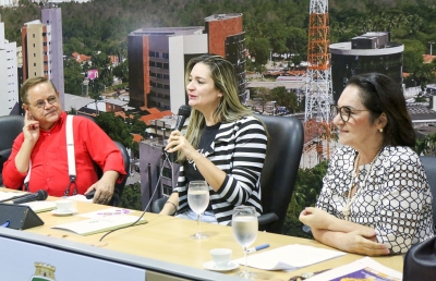 Assembleia debate luta da mulher para garantir direitos conquistados