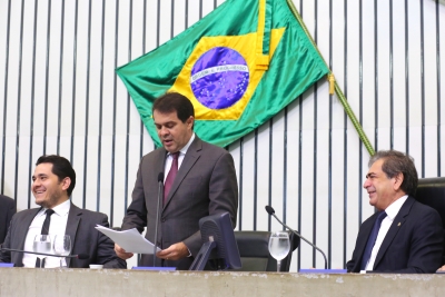 leitura do expediente na sessão plenária desta terça-feira 