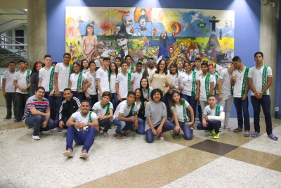 Alunos da Escola de Tempo Integral Iracema