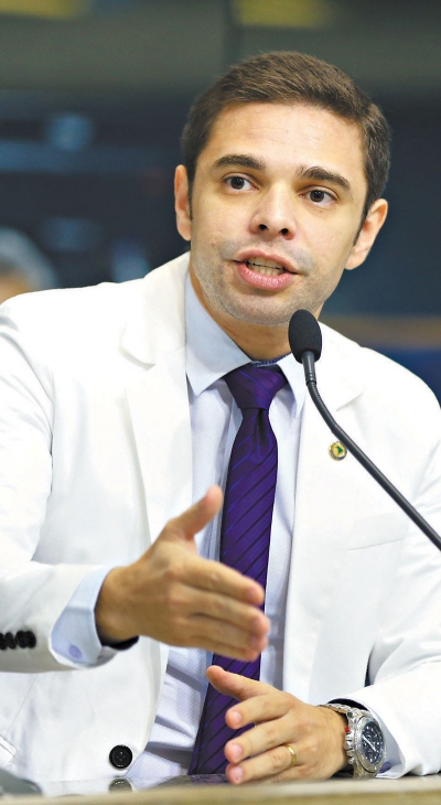 As filiações foram anunciadas ontem em pronunciamento do deputado Júlio César Filho 