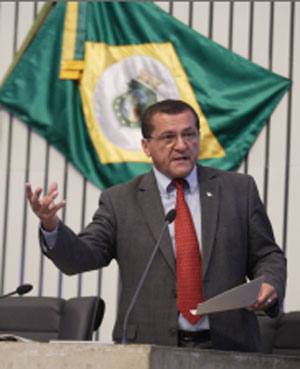 O deputado Dedé Teixeira elogiou os discursos da presidente Dilma e do governador Cid Gomes, que legitimaram os protestos 