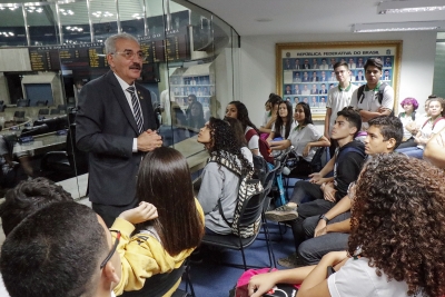 Assembleia Legislativa recebe jovens da Escola Maria Ângela da Silveira Borges