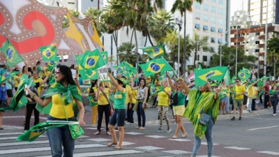 A manifestação deste domingo visa fazer com que os congressistas cearenses aprovem os projetos antes do recesso parlamentar