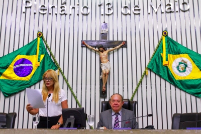 Leitura do expediente na abertura da sessão plenária desta quinta-feira