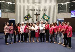 Luiz Porto recebe homenagem na ALCE