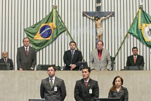 Deputados e servidores da Assembleia, com um minuto de silêncio, na abertura dos trabalhos legislativos, prestaram homenagem à dona Marieta Cals, ex-primeira dama do Ceará, falecida ontem 