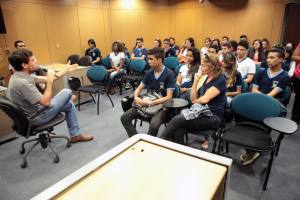 O Parlamento e sua História recebe alunos do bairro Henrique Jorge 