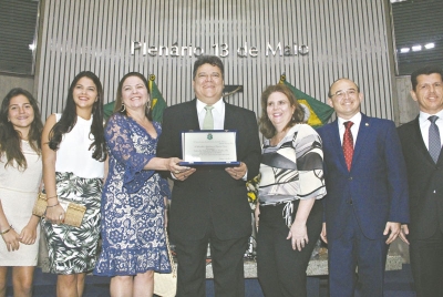 O diretor fundador do Fortal, Colombo Cialdini, recebeu a placa na tarde de ontem e ressaltou representatividade do evento para o Ceará