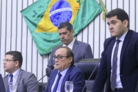 DEPUTADOS têm intenção de realizar votações pendentes até hoje