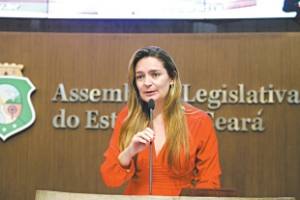 A deputada Augusta Brito disse que não foi avisada da reunião da Comissão de Educação, que deveria ter ocorrido ontem