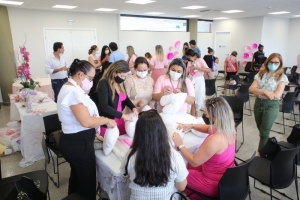 AL realiza doação de almofadas para mulheres em tratamento de câncer de mama