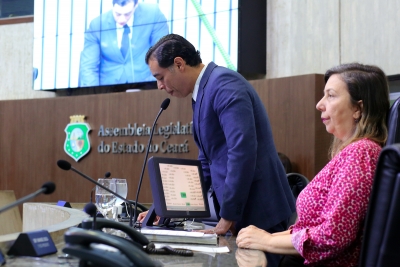 Leitura do expediente na abertura da sessão plenária desta terça-feira