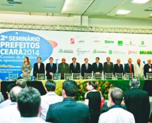 O total de 24 especialistas, dentre autoridades e gestores nas áreas de Saúde, Meio Ambiente, Política e Administração Pública, marcou presença ontem no evento. O seminário segue com palestras até hoje e é gratuito