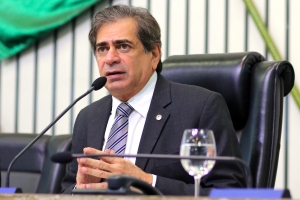 Presidente da AL-CE, deputado Zezinho Albuquerque