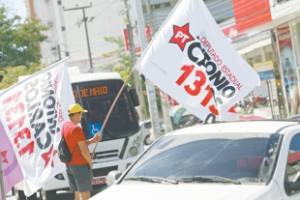 Luizianne Lins e Antônio Carlos foram os primeiros petistas a colocarem suas bandeiras nas ruas de Fortaleza, nesta campanha