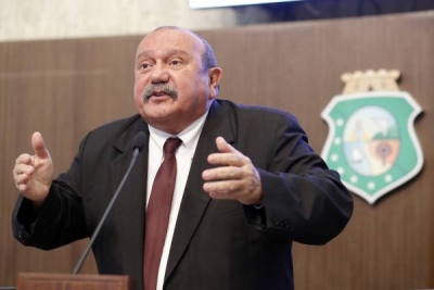 O deputado Fernando Hugo (PP) criticou a falta de celeridade da Justiça brasileira para processos políticos e desvios de verba pública. O parlamentar citou que no Supremo Tribunal Federal (STF) tem 126 processos vindos da Polícia Federal e Ministério