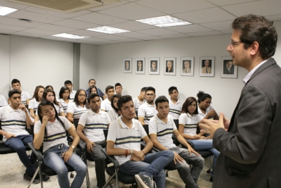 Alunos da Escola Deputado Paulo Benevides visitam AL