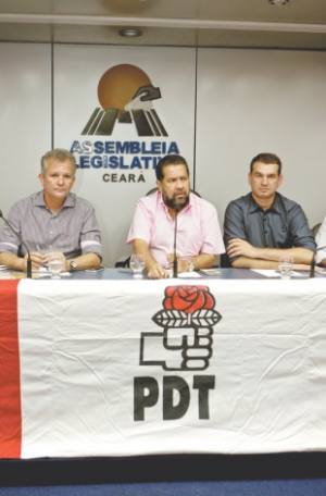 O presidente do PDT, Carlos Lupi, esteve ontem em Fortaleza e disse que avançou diálogo para criar federação de partidos de centro-esquerda