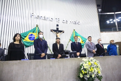 Assembleia entrega Medalha Humberto Teixeira ao cantor cearense Ednardo