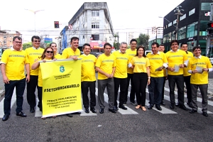 Panfletagem em alusão ao Setembro Amarelo, feita no cruzamento da avenida Pontes Vieira com Desembargador Moreira