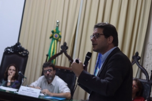 Roseno apresenta na Alerj pesquisa sobre homicídios de adolescentes do CE