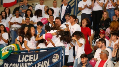 A equipe &quot;O Bonde&quot;, representando a escola Liceu do Conjunto Ceará