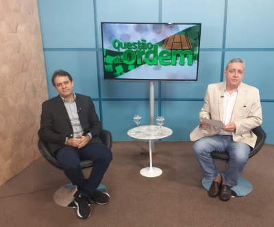 Evandro Leitão apresenta balanço parlamentar no Questão de Ordem