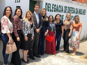 Deputados fazem visita à Delegacia da Mulher de Caucaia