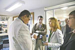 A presidente do Sindicato dos Médicos do Ceará, Mayra Pinheiro, acompanhada de profissionais da Saúde, conversou com deputados 