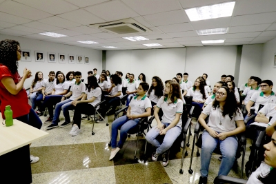 Alunos da Escola Profissional Onélio Porto visitam Assembleia Legislativa