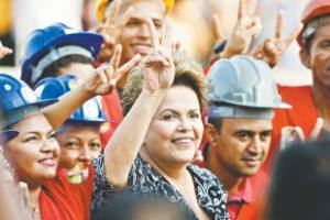 Presidente Dilma entre trabalhadores do conjunto residencial Cidade Jardim, gravando para o seu programa da propaganda eleitoral