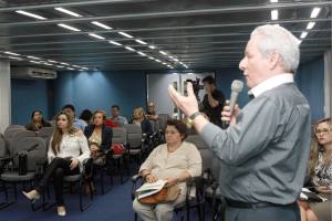 Igualdade de gêneros no trabalho em debate na AL