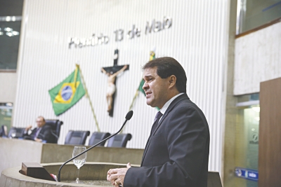 Líder do Governo, Evandro Leitão, diz que, com base maior, o Governo ganha &quot;tempo&quot; na Casa