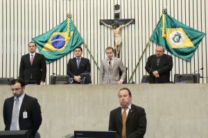 1 minuto de silêncio em memória do deputado Welington Landim  