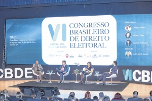 Advogados e juízes do Ceará participaram, entre os dias 13 e 15 deste mês, do VI Congresso Brasileiro de Direito Eleitoral, em Curitiba 