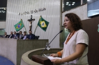 Editora-chefe do Núcleo de Cultura e Entretenimento, Cinthia Medeiros discursou no Plenário 