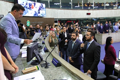 Deputado Oriel Nunes Filho , toma posse durante a sessão plenária