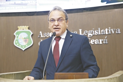 Deputado Manoel Santana foi o primeiro parlamentar a se manifestar sobre a importância do Plano de Educação para o Estado do Ceará 