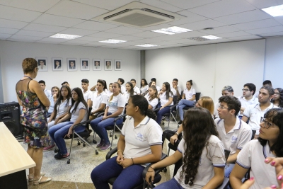 Alunos da Escola Integral Cláudio Martins conhecem Assembleia