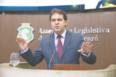 Deputado Evandro Leitão, líder do Governo, é o relator do projeto que fixa a receita e a despesa do Estado para o próximo ano 